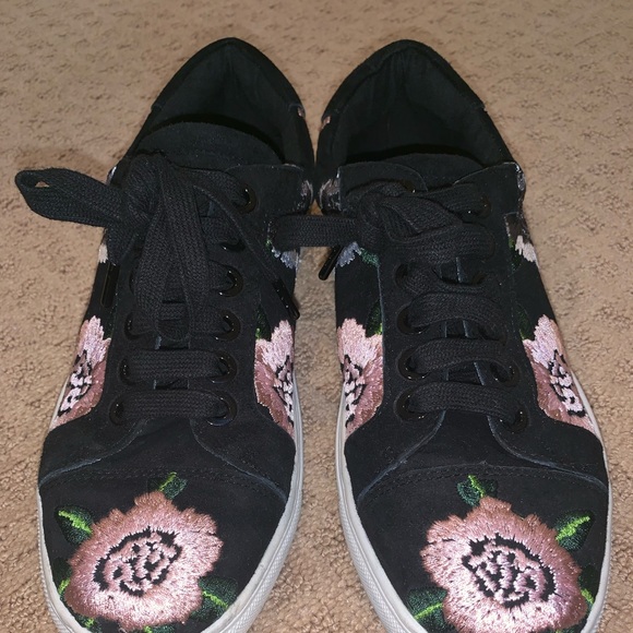Floral Sneakers - Picture 2 of 3